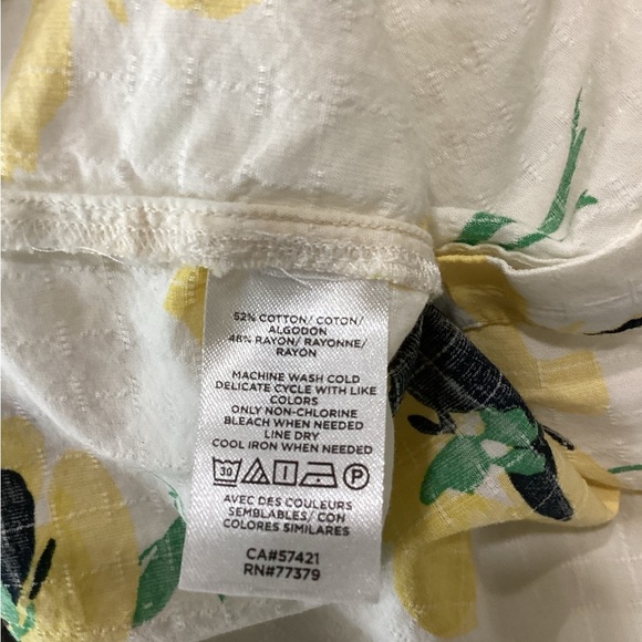 Elegant White Blouse with Lace Trim and Bell Sleeves - Picture 5 of 5